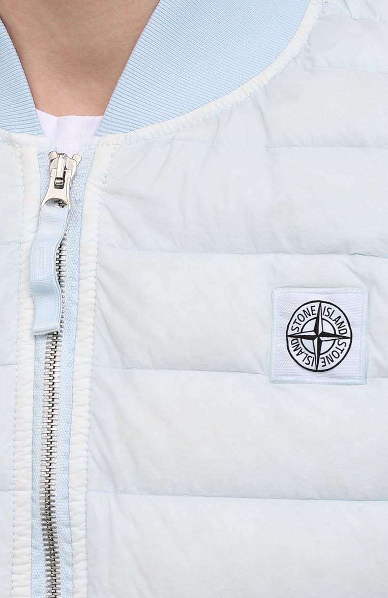 Мужской пуховый жилет STONE ISLAND голубого цвета, арт. 7415G0225 | Фото 5 (Материал подклада: Синтетический материал; Стили: Кэжуэл; Материал внешний: Синтетический материал; Длина (верхняя одежда): Короткие; Кросс-КТ: Куртка; Материал утеплителя: Пух и перо; Материал сплава: Проставлено; Драгоценные камни: Проставлено; Мужское Кросс-КТ: жилеты-тонкие)