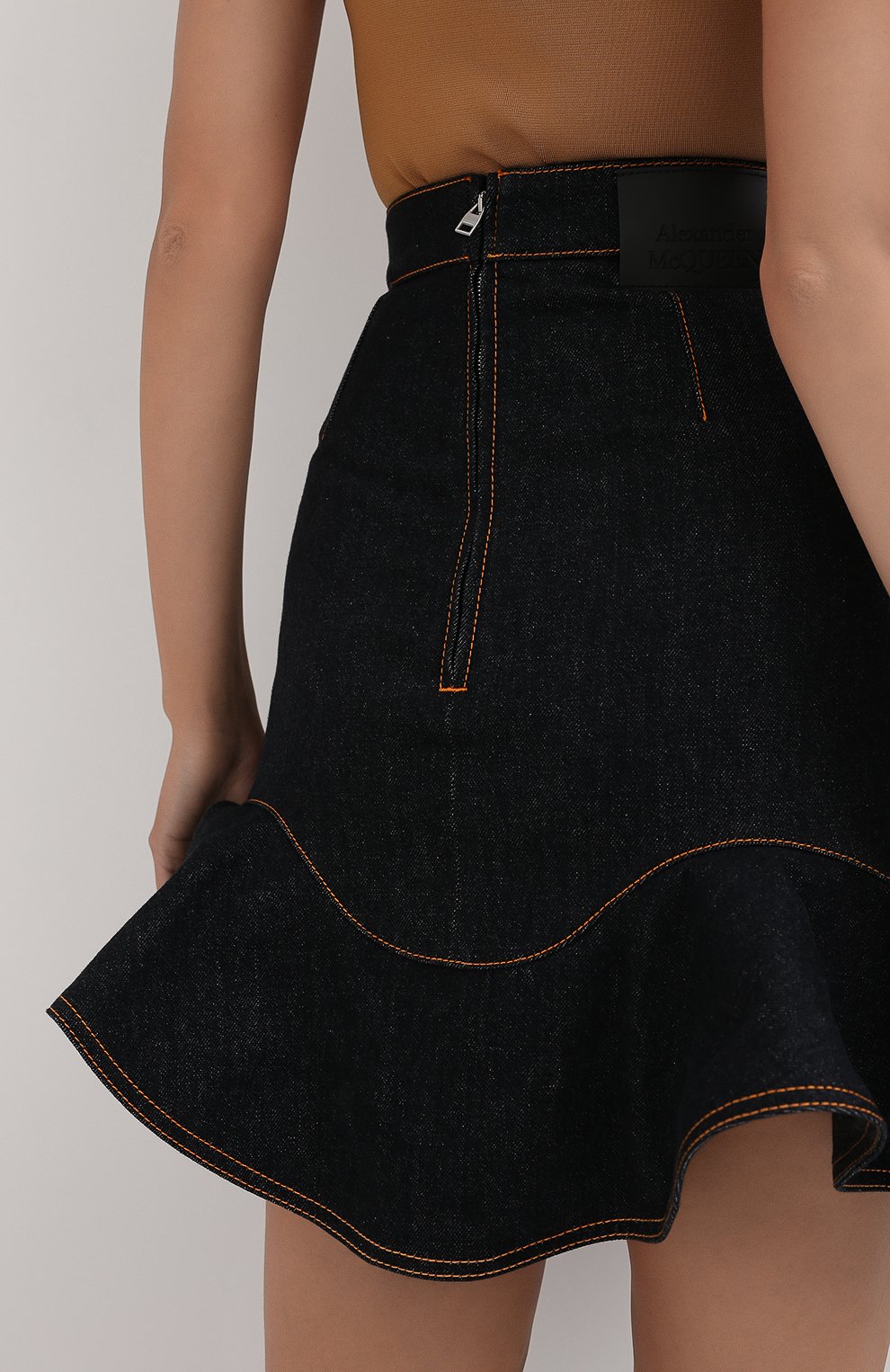Джинсовая юбка ALEXANDER MCQUEEN черного цвета по цене 69950 руб., арт. 630911/QMAA2, фото 5 Джинсовая юбка ALEXANDER MCQUEEN, арт. 630911/QMAA2, фото 5