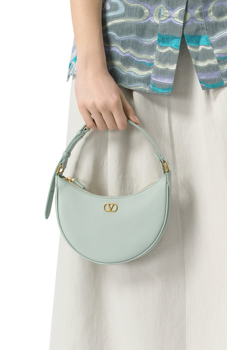 Женская сумка vlogo signature mini VALENTINO светло-голубого цвета, арт. 6W2P0AK3/SNP | Фото 2 (Материал: Натуральная кожа; Размер: mini; Автоматизация ТО: Проставлено; Автоматизация состава: Проставлено)