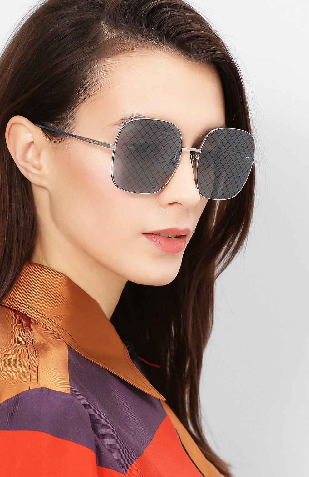 Солнцезащитные очки BOTTEGA VENETA серебряного цвета по цене 39550 руб., арт. BV0202 002, фото 2 Солнцезащитные очки BOTTEGA VENETA, арт. BV0202 002, фото 2