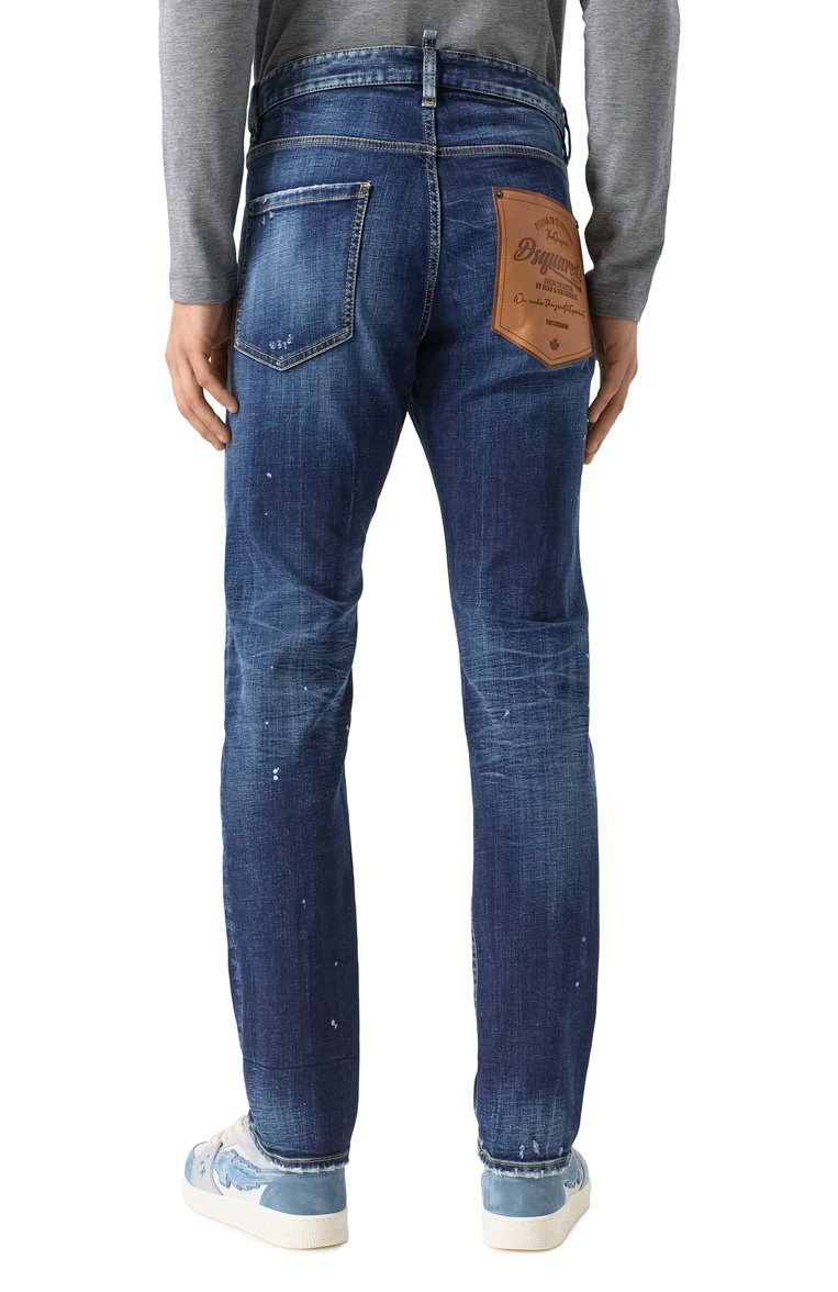 Мужские джинсы DSQUARED2 синего цвета, арт. S74LB1654/S30664 | Фото 4 (Длина (брюки, джинсы): Стандартные; Материал сплава: Проставлено; Драгоценные камни: Проставлено; Кросс-КТ: Деним; Силуэт М (брюки): Прямые; Детали: Делаве, Потертости; Материал внешний: Деним, Хлопок; Стили: Повседневный)
