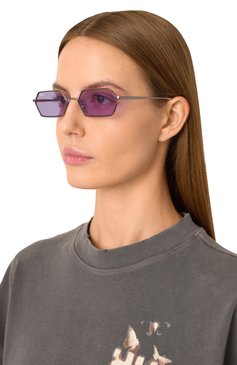 Женские солнцезащитные очки RAY-BAN фиолетового цвета, арт. 3728-004/1A | Фото 2 (Региональные ограничения белый список (Axapta Mercury): Не проставлено; Нос: Не проставлено; Материал: Металл; Тип очков: С/з; Оптика Гендер: оптика-женское; Очки форма: Прямоугольные)