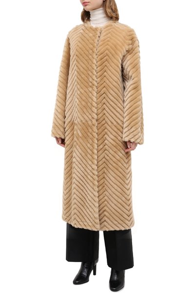 Шуба из овчины GIVENCHY бежевого цвета по цене 1040000 руб., арт. BWC06Z60UD, фото 4 Шуба из овчины GIVENCHY, арт. BWC06Z60UD, фото 4