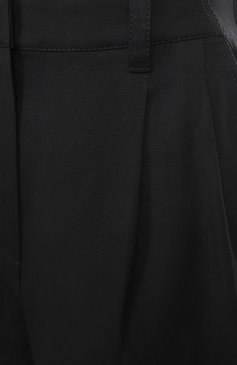 Женские шорты из хлопка и льна BRUNELLO CUCINELLI черного цвета, арт. MH544P8847 | Фото 6 (Материал внешний: Лен, Хлопок; Длина Ж (юбки, платья, шорты): Мини; Стили: Кэжуэл; Кросс-КТ: костюм; Автоматизация ТО: Проставлено; Автоматизация состава: Проставлено)