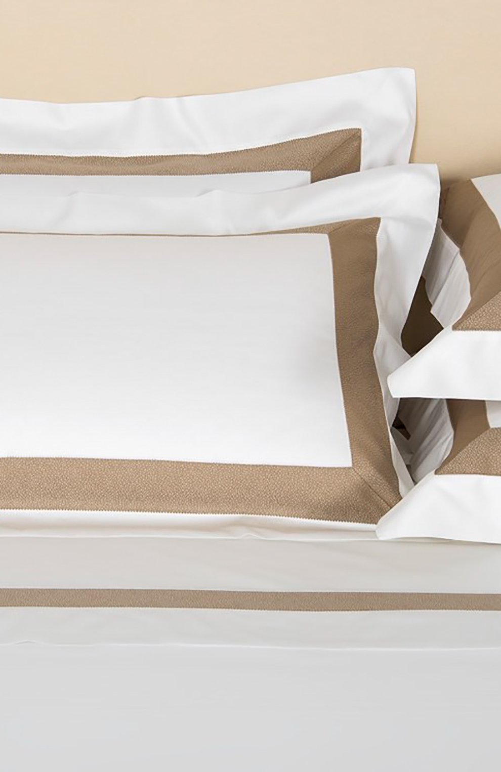 Наволочка forever bordo yd FRETTE бежевого цвета по цене 42050 руб., арт. FR6587 E0700 065B, фото 2 Наволочка forever bordo yd FRETTE, арт. FR6587 E0700 065B, фото 2