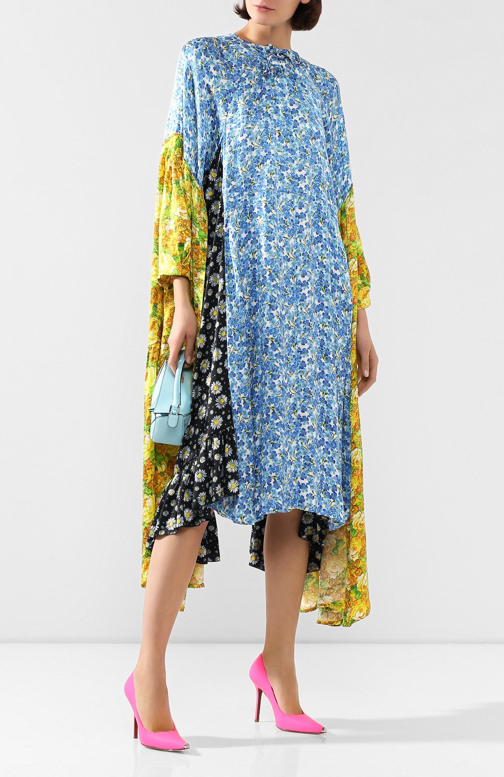 Платье из вискозы VETEMENTS голубого цвета по цене 324000 руб., арт. SS20DR177 2605/W/BLUE VI0LET MULTI C0L0R, фото 2 Платье из вискозы VETEMENTS, арт. SS20DR177 2605/W/BLUE VI0LET MULTI C0L0R, фото 2