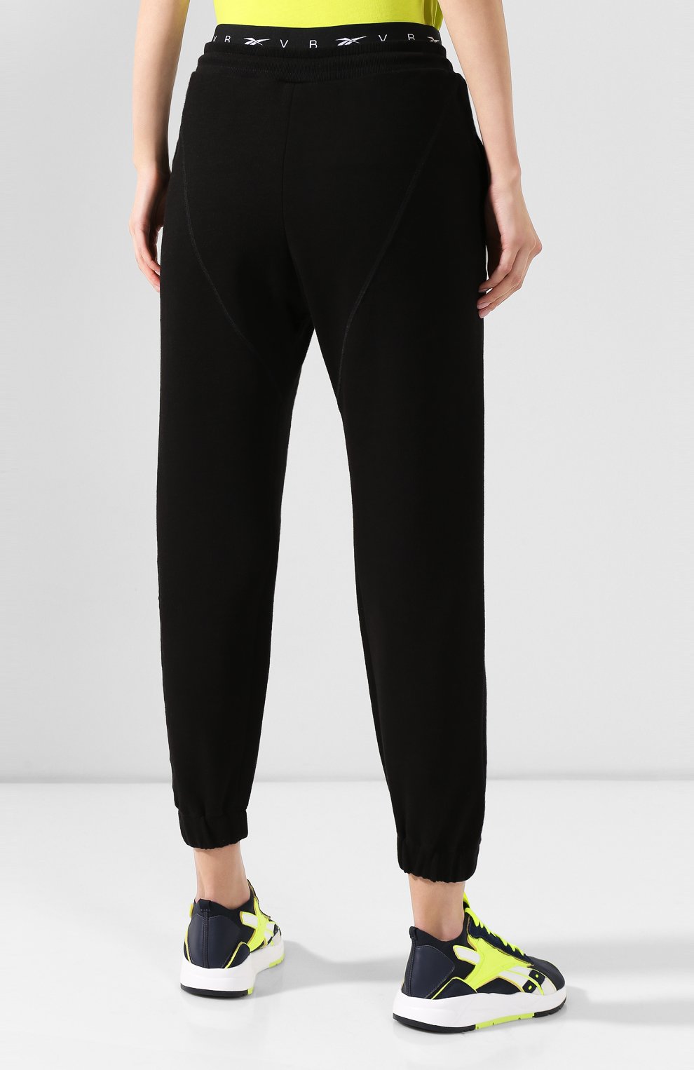 Джоггеры reebok x victoria beckham REEBOK черного цвета по цене 31600 руб., арт. FQ7201, фото 4 Джоггеры reebok x victoria beckham REEBOK, арт. FQ7201, фото 4