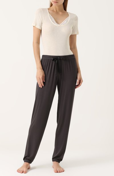 Облегающая футболка с кружевной отделкой MEY белого цвета по цене 6995 руб., арт. 66810, фото 2 Облегающая футболка с кружевной отделкой MEY, арт. 66810, фото 2