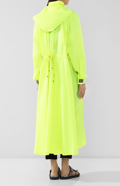 Плащ с капюшоном OFF-WHITE желтого цвета по цене 119500 руб., арт. 0WEA170S19E000446200, фото 4 Плащ с капюшоном OFF-WHITE, арт. 0WEA170S19E000446200, фото 4