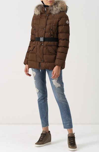 Стеганый пуховик с поясом и меховой отделкой капюшоном MONCLER, арт. C2-093-46877-25-68065, фото 2
