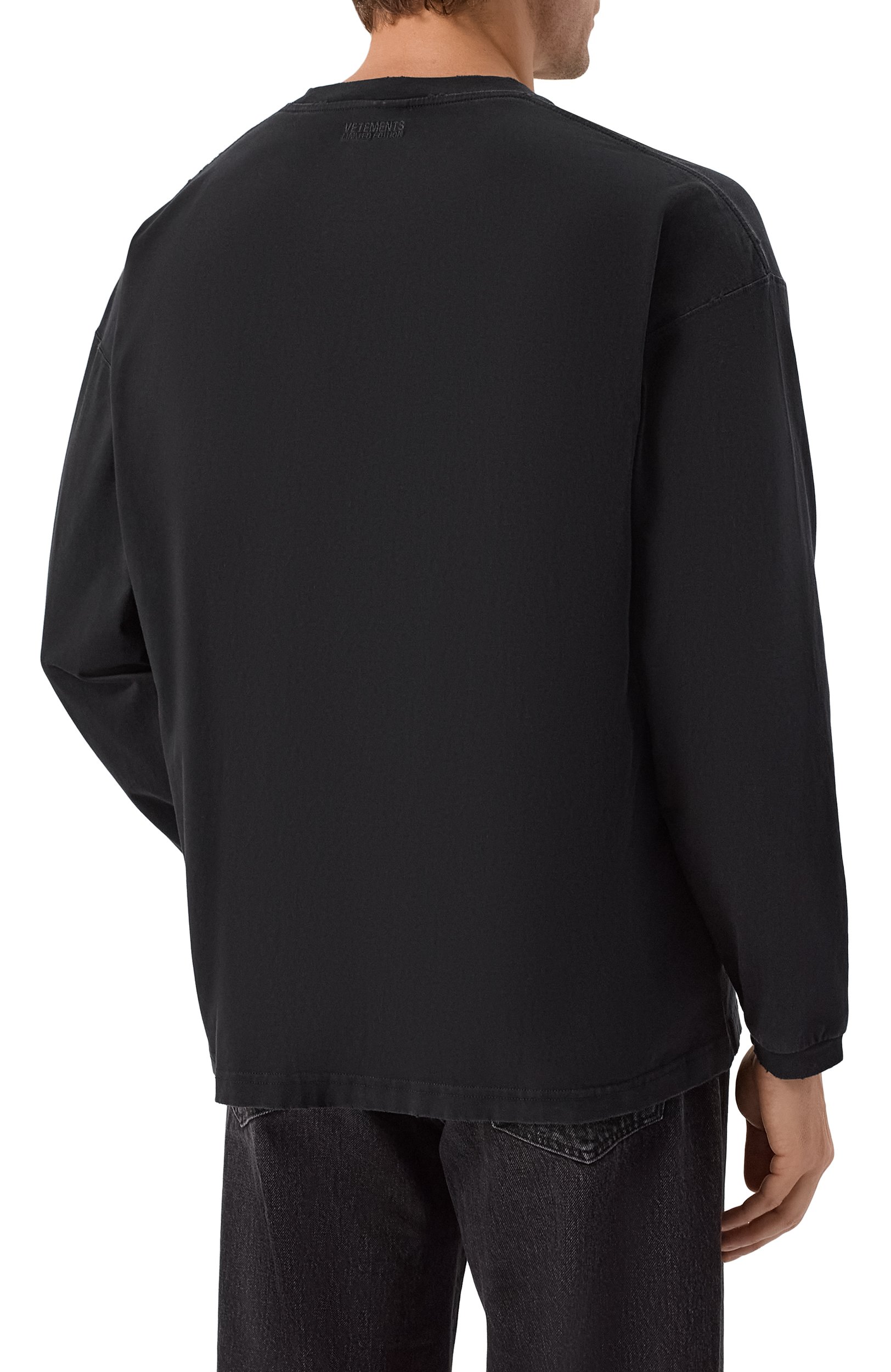Хлопковый лонгслив VETEMENTS черного цвета по цене 81800 руб., арт. MH27LS198B, фото 5 Хлопковый лонгслив VETEMENTS, арт. MH27LS198B, фото 5