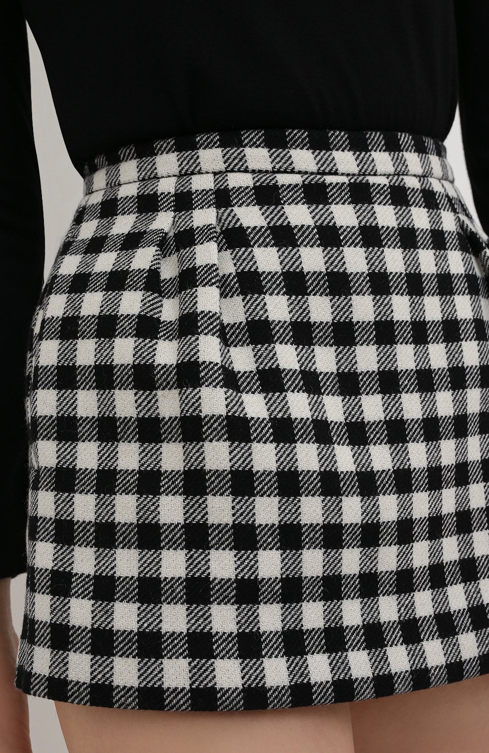 Юбка-шорты REDVALENTINO черно-белого цвета по цене 26850 руб., арт. UR3RFD70/55U, фото 5 Юбка-шорты REDVALENTINO, арт. UR3RFD70/55U, фото 5