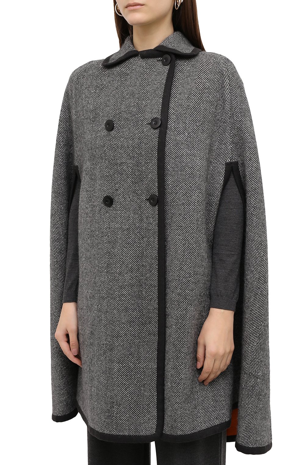 Двусторонний кейп LORO PIANA серого цвета по цене 765500 руб., арт. FAL3647, фото 3 Двусторонний кейп LORO PIANA, арт. FAL3647, фото 3