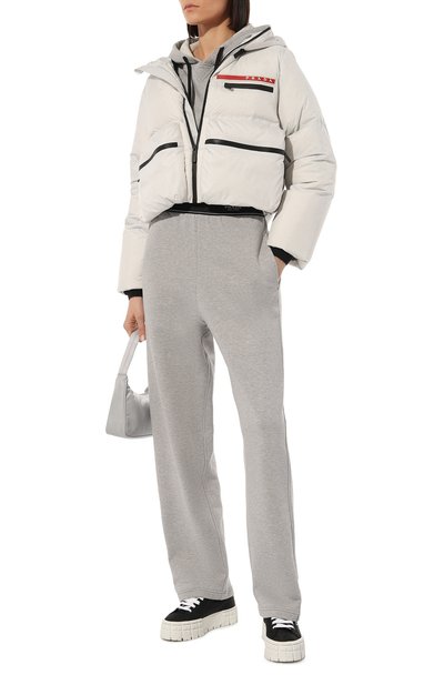 Пуховик prada linea rossa PRADA белого цвета по цене 250000 руб., арт. 29X698-1YV2-F0K74-202, фото 2 Пуховик prada linea rossa PRADA, арт. 29X698-1YV2-F0K74-202, фото 2