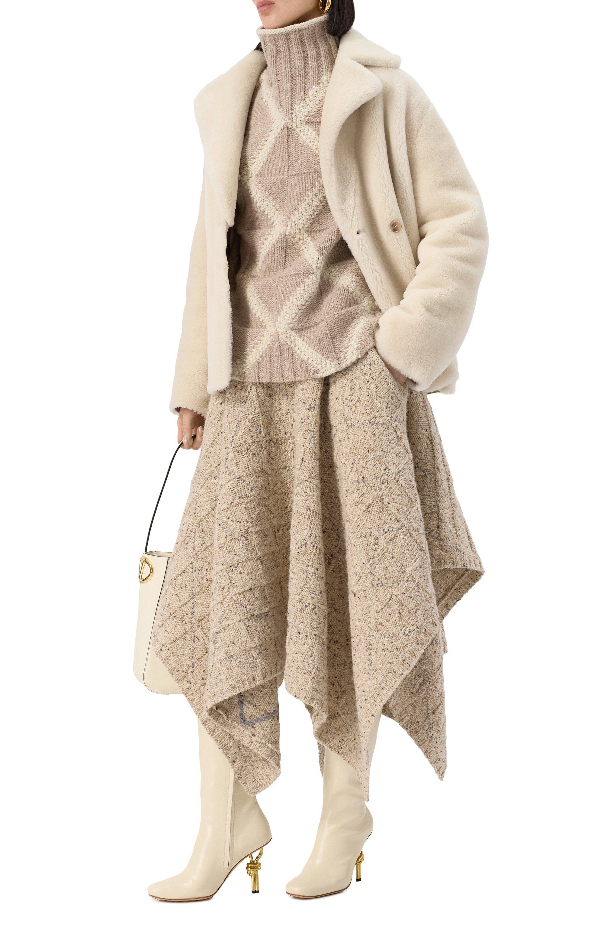 Кожаные сапоги knot BOTTEGA VENETA кремового цвета по цене 279000 руб., арт. 811667 V4BH0, фото 2 Кожаные сапоги knot BOTTEGA VENETA, арт. 811667 V4BH0, фото 2