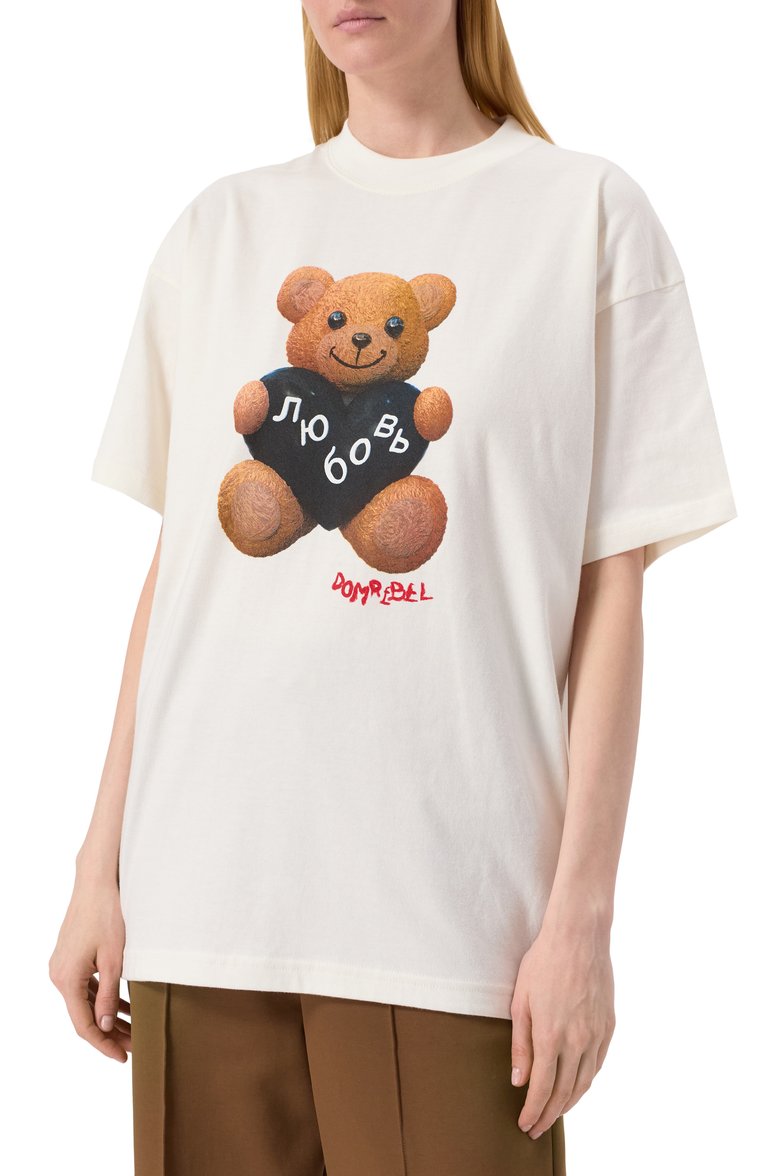 Женская хлопковая футболка DOMREBEL молочного цвета, арт. L0VEBEAR/T-SHIRT | Фото 3 (Материал внешний: Хлопок; Рукава: Короткие; Длина (для топов): Стандартные; Принт: С принтом; Стили: Кэжуэл; Женское Кросс-КТ: Футболка-одежда)