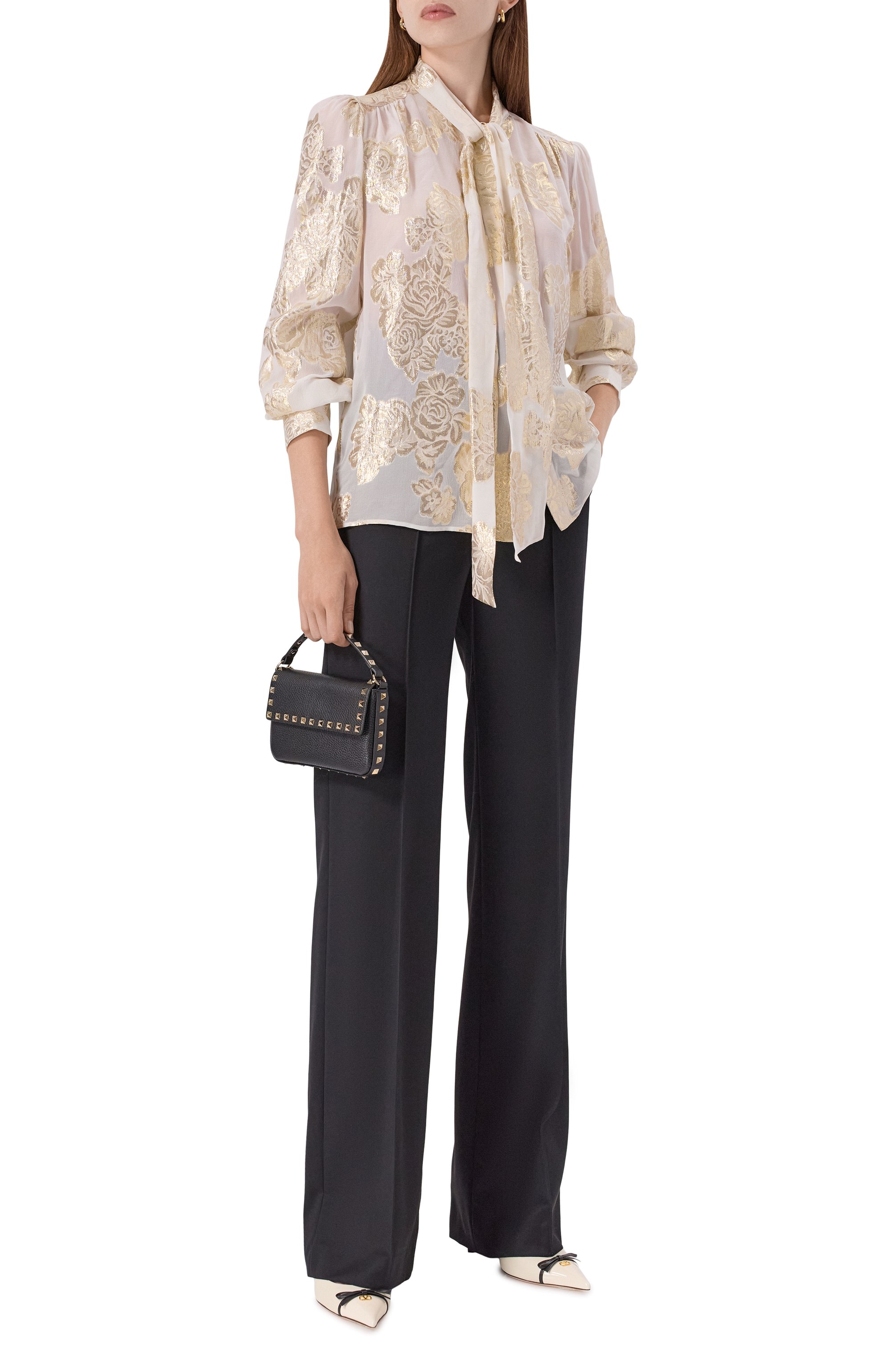 Сумка rockstud VALENTINO черного цвета по цене 117500 руб., арт. 7W2P0W07/VSH/C0L0R, фото 7 Сумка rockstud VALENTINO, арт. 7W2P0W07/VSH/C0L0R, фото 7