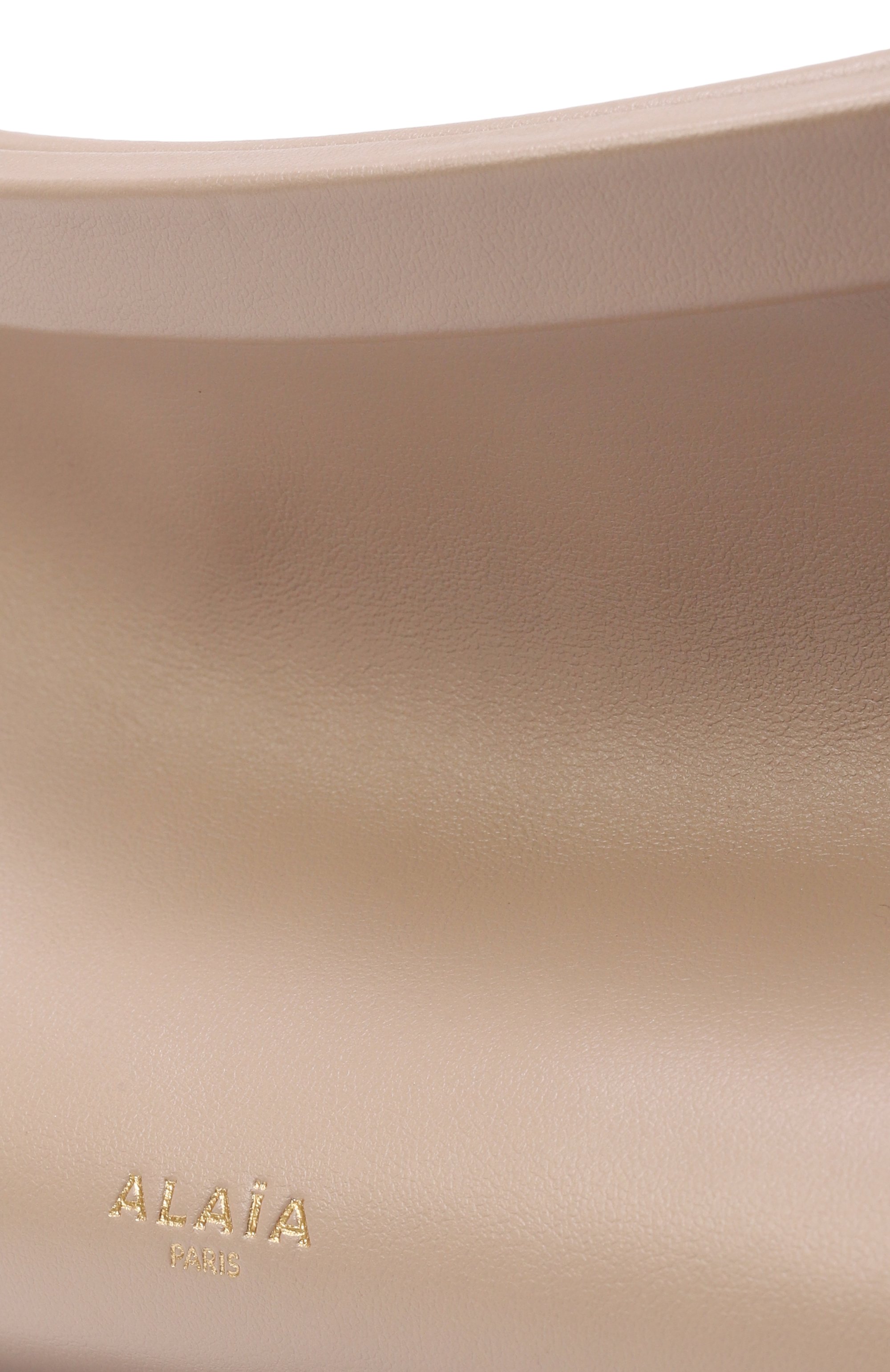 Сумка le click east-west small ALAIA бежевого цвета по цене 249000 руб., арт. AA1S01426CA332, фото 3 Сумка le click east-west small ALAIA, арт. AA1S01426CA332, фото 3