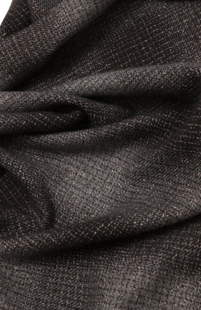 Мужской шарф из шерсти и шелка ZEGNA темно-серого цвета, арт. Z6L05SA6/26A | Фото 4 (Материал: Шерсть, Текстиль, Шелк; Материал сплава: Проставлено; Нос: Не проставлено; Кросс-КТ: шелк, шерсть; Мужское Кросс-КТ: Шарфы - с бахромой)