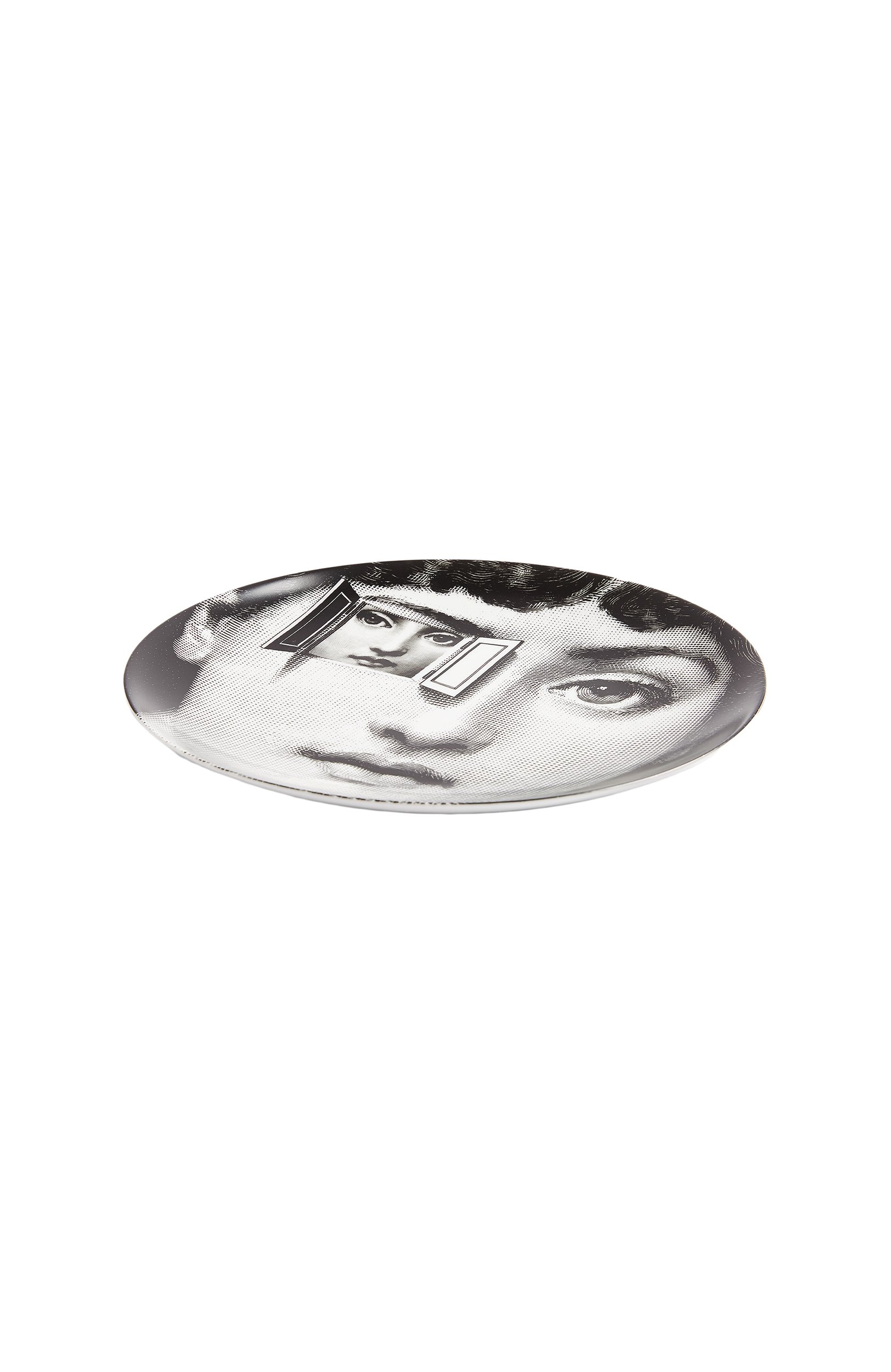 Декоративная тарелка tema e variazioni n.116 FORNASETTI черно-белого цвета по цене 22500 руб., арт. PTV116X, фото 2 Декоративная тарелка tema e variazioni n.116 FORNASETTI, арт. PTV116X, фото 2