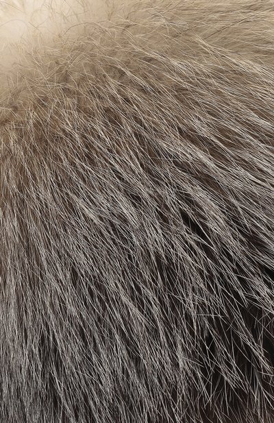 Шапка шарик из меха лисы FURLAND серого цвета по цене 83600 руб., арт. 0015309010133600000, фото 4 Шапка шарик из меха лисы FURLAND, арт. 0015309010133600000, фото 4