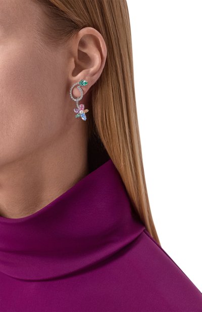 Серьги ariana grande x swarovsky SWAROVSKI серебряного цвета по цене 33900 руб., арт. 5749190, фото 2 Серьги ariana grande x swarovsky SWAROVSKI, арт. 5749190, фото 2