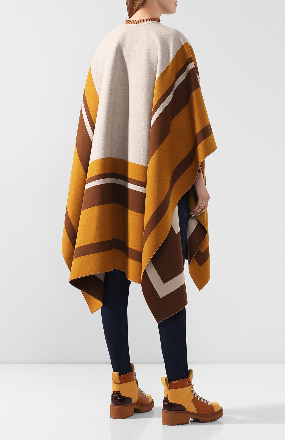 Шерстяное пончо CHLOÉ бежевого цвета по цене 255500 руб., арт. CHC20SMA84170, фото 4 Шерстяное пончо CHLOÉ, арт. CHC20SMA84170, фото 4