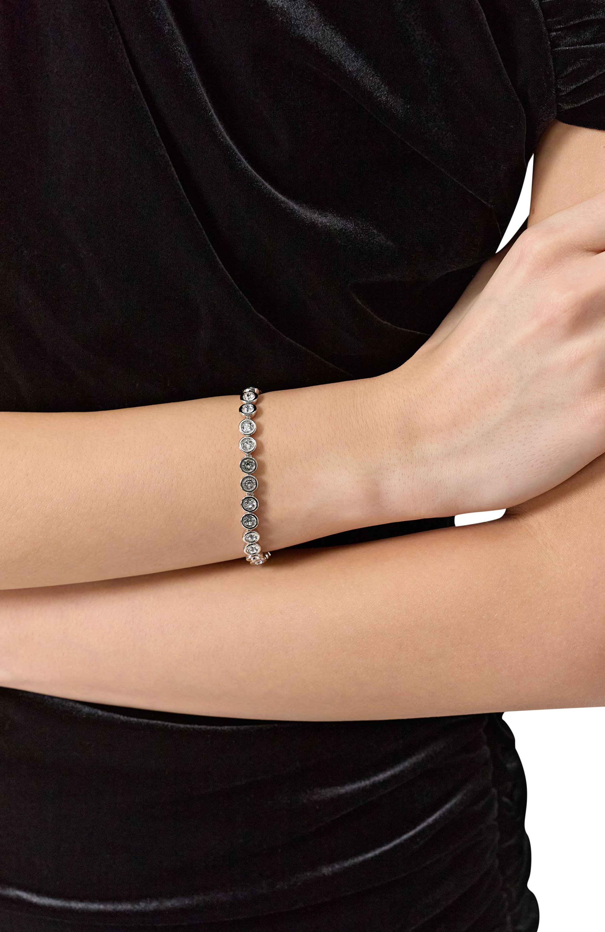 Браслет imber tennis SWAROVSKI серебряного цвета по цене 24500 руб., арт. 5682666, фото 2 Браслет imber tennis SWAROVSKI, арт. 5682666, фото 2