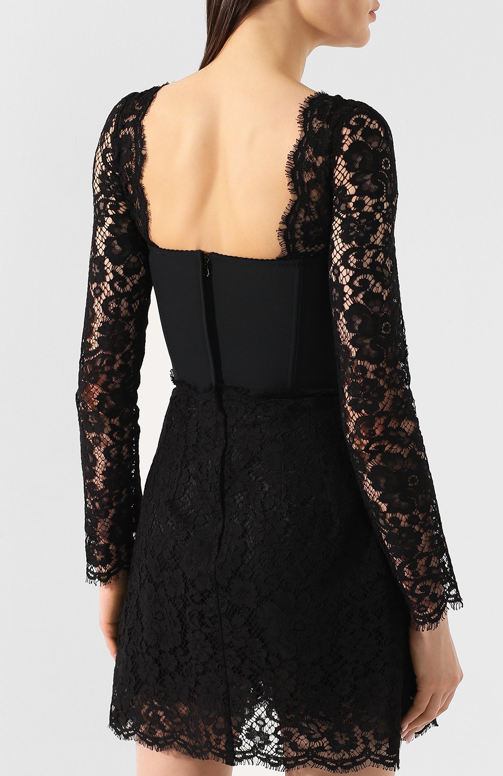 Кружевное платье DOLCE & GABBANA черного цвета по цене 226500 руб., арт. F6D4GT/HLMCK, фото 4 Кружевное платье DOLCE & GABBANA, арт. F6D4GT/HLMCK, фото 4