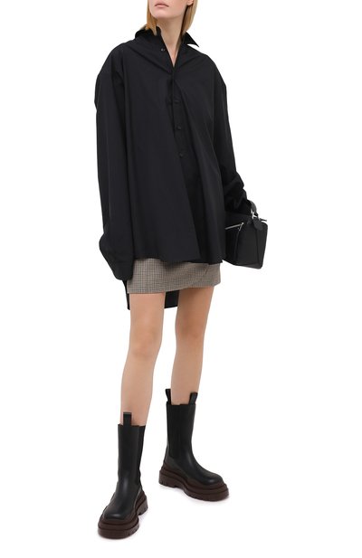 Хлопковая рубашка VETEMENTS черного цвета по цене 57550 руб., арт. UAH21SH143 1006/W, фото 2 Хлопковая рубашка VETEMENTS, арт. UAH21SH143 1006/W, фото 2