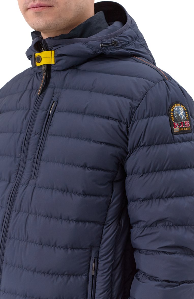 Мужская пуховая куртка PARAJUMPERS темно-синего цвета, арт. PMPUSL02 | Фото 5 (Рукава: Длинные; Материал подклада: Синтетический материал; Длина (верхняя одежда): Короткие; Материал утеплителя: Пух и перо; Материал внешний: Синтетический материал; Мужское Кросс-КТ: Куртка-пуховая; Стили: Кэжуэл; Кросс-КТ: Утепленные)