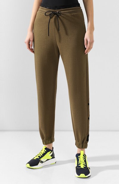 Джоггеры reebok x victoria beckham REEBOK хаки цвета по цене 25400 руб., арт. FM3603, фото 3 Джоггеры reebok x victoria beckham REEBOK, арт. FM3603, фото 3