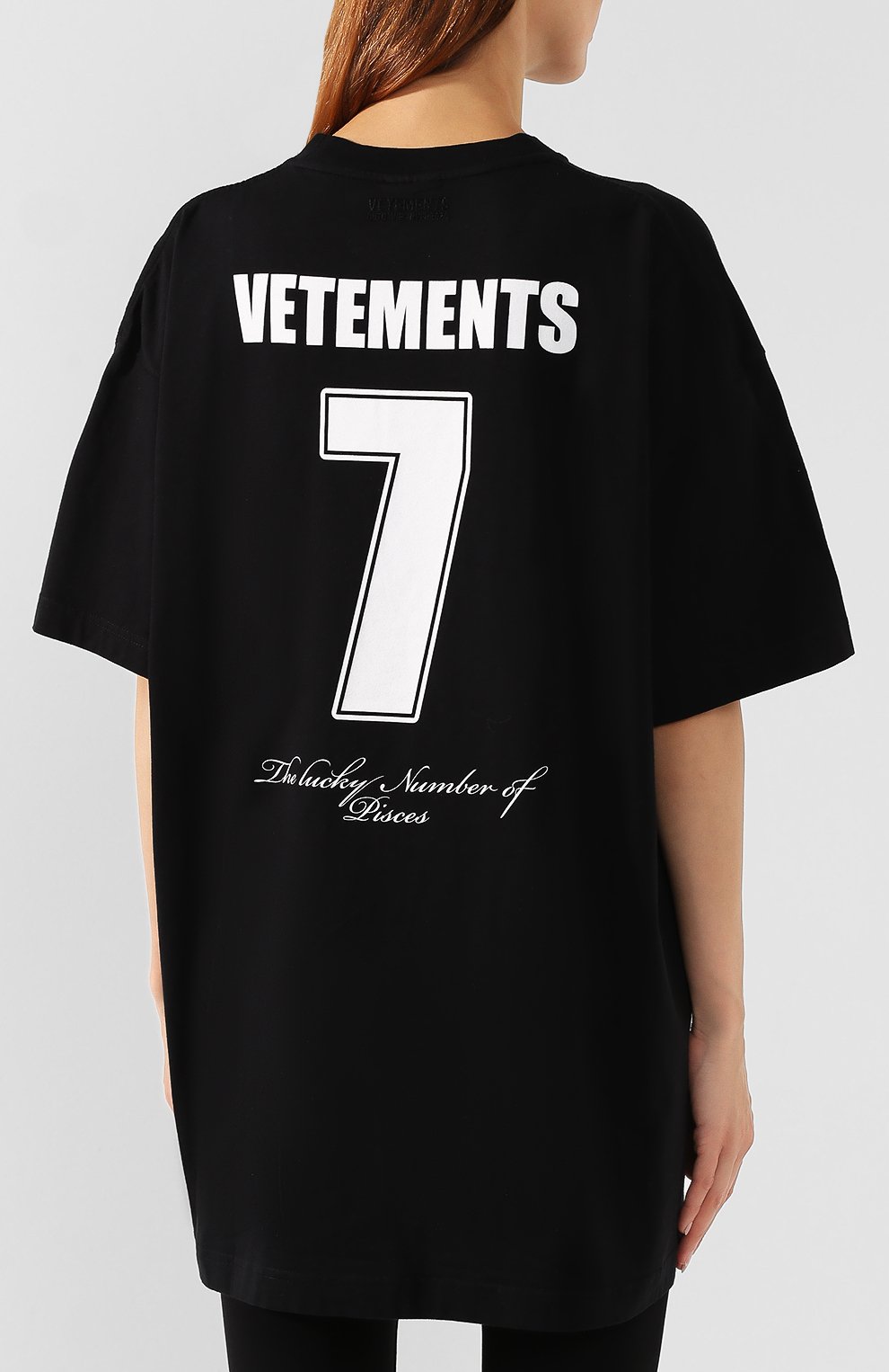 Хлопковая футболка VETEMENTS черного цвета по цене 53950 руб., арт. UAH20TR901/W, фото 4 Хлопковая футболка VETEMENTS, арт. UAH20TR901/W, фото 4