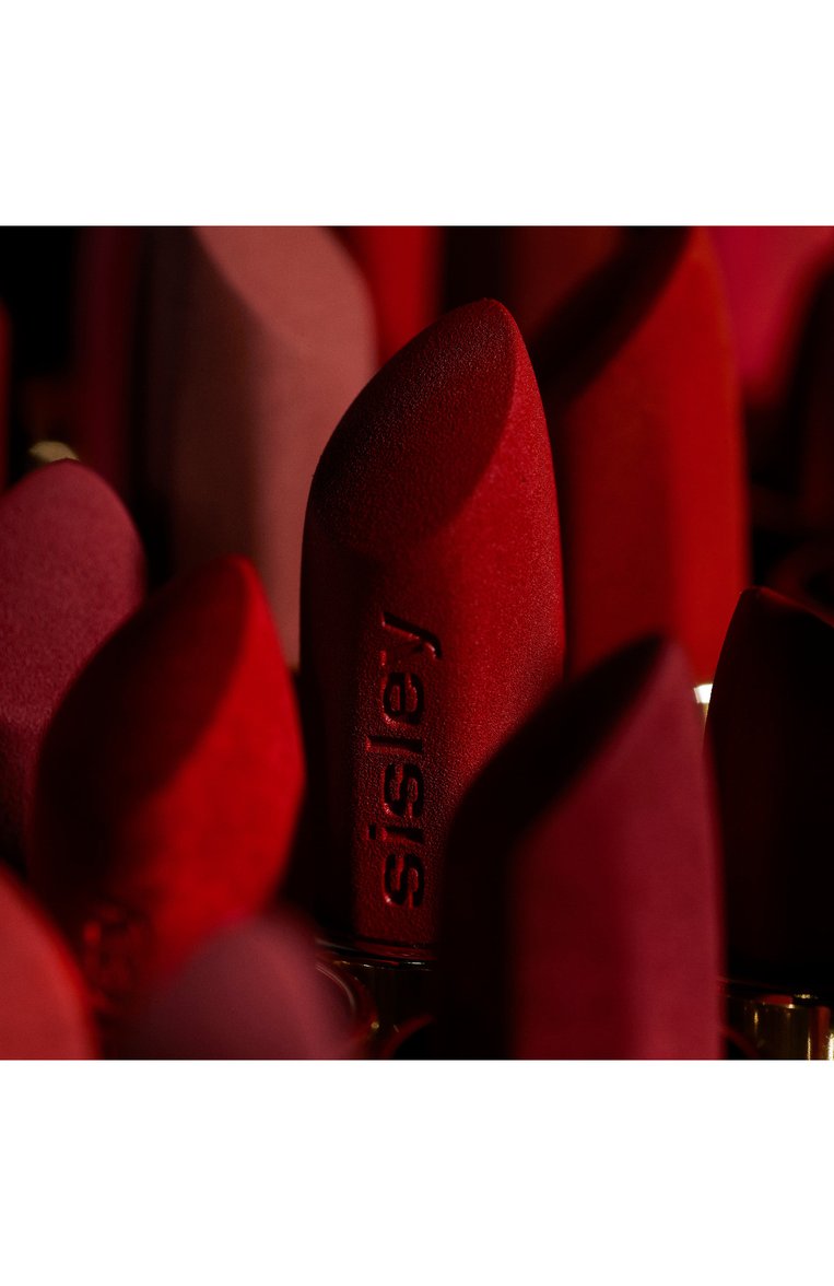 Увлажняющая матовая помада phyto-rouge velvet, оттенок 42 пурпурно-красный (3g) SISLEY  цвета, арт. 170710 | Фото 7 (Региональные ограничения белый список (Axapta Mercury): Не проставлено; Финишное покрытие: Матовый; Нос: Не проставлено)