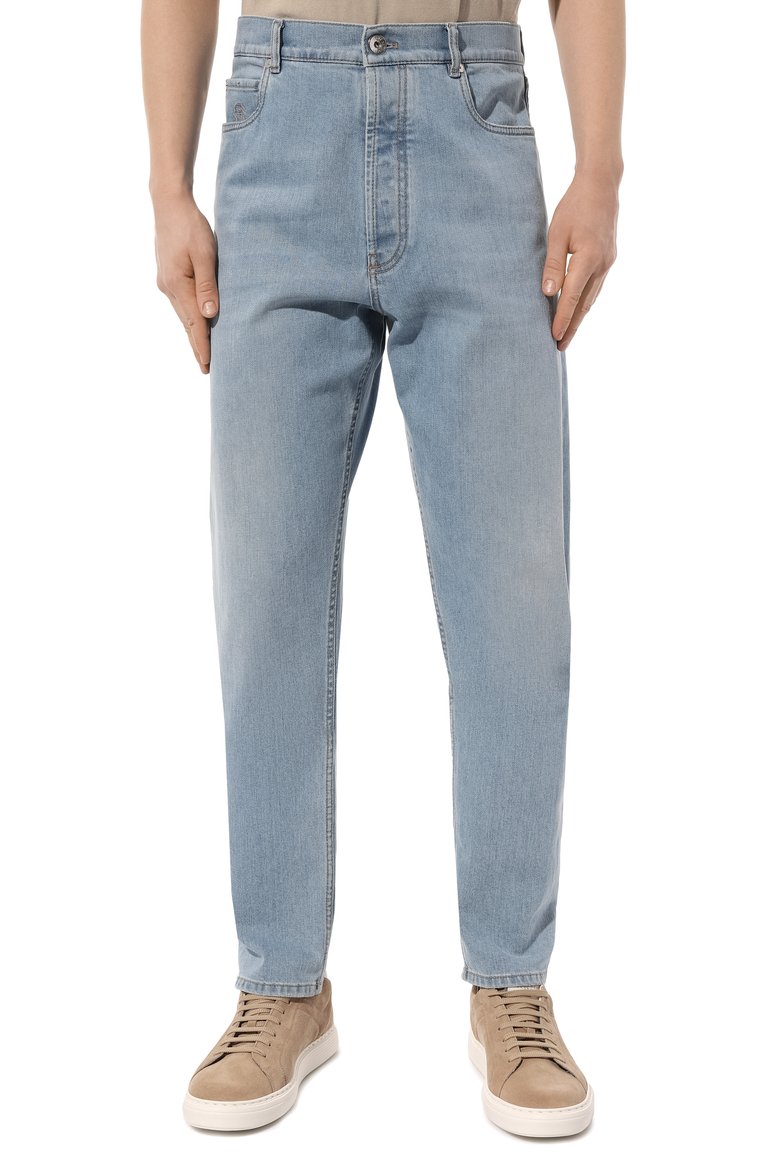 Мужские джинсы iconic fit BRUNELLO CUCINELLI голубого цвета, арт. M283P01090 | Фото 3 (Длина (брюки, джинсы): Стандартные; Материал внешний: Хлопок, Деним; Силуэт М (брюки): Прямые; Кросс-КТ: Деним; Детали: Делаве; Стили: Повседневный; Автоматизация ТО: Проставлено; Автоматизация состава: Проставлено)
