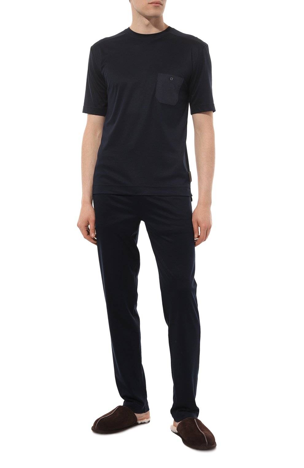 Замшевые домашние туфли UGG темно-коричневого цвета по цене 18250 руб., арт. UGMSCFES1101111M, фото 2 Замшевые домашние туфли UGG, арт. UGMSCFES1101111M, фото 2