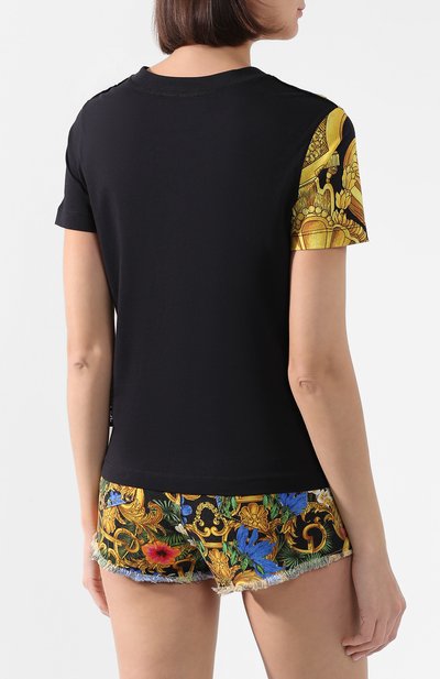Хлопковая футболка VERSACE JEANS COUTURE черного цвета по цене 14500 руб., арт. B2HVA7K3-VDP613A MIX 2/30327, фото 4 Хлопковая футболка VERSACE JEANS COUTURE, арт. B2HVA7K3-VDP613A MIX 2/30327, фото 4