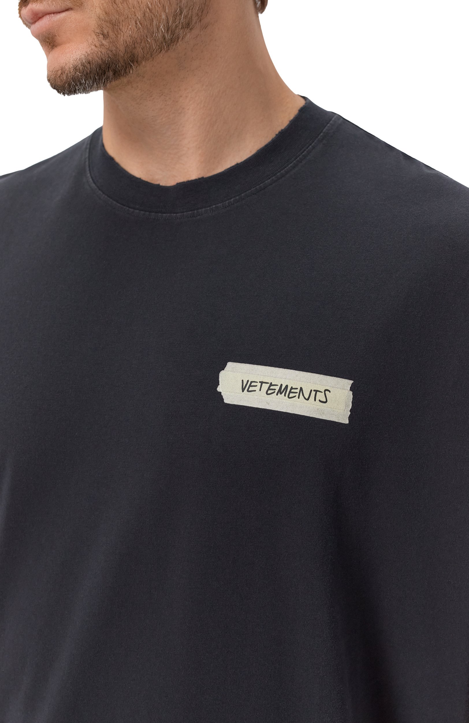 Хлопковая футболка VETEMENTS черного цвета по цене 69950 руб., арт. MH27TR146B, фото 5 Хлопковая футболка VETEMENTS, арт. MH27TR146B, фото 5