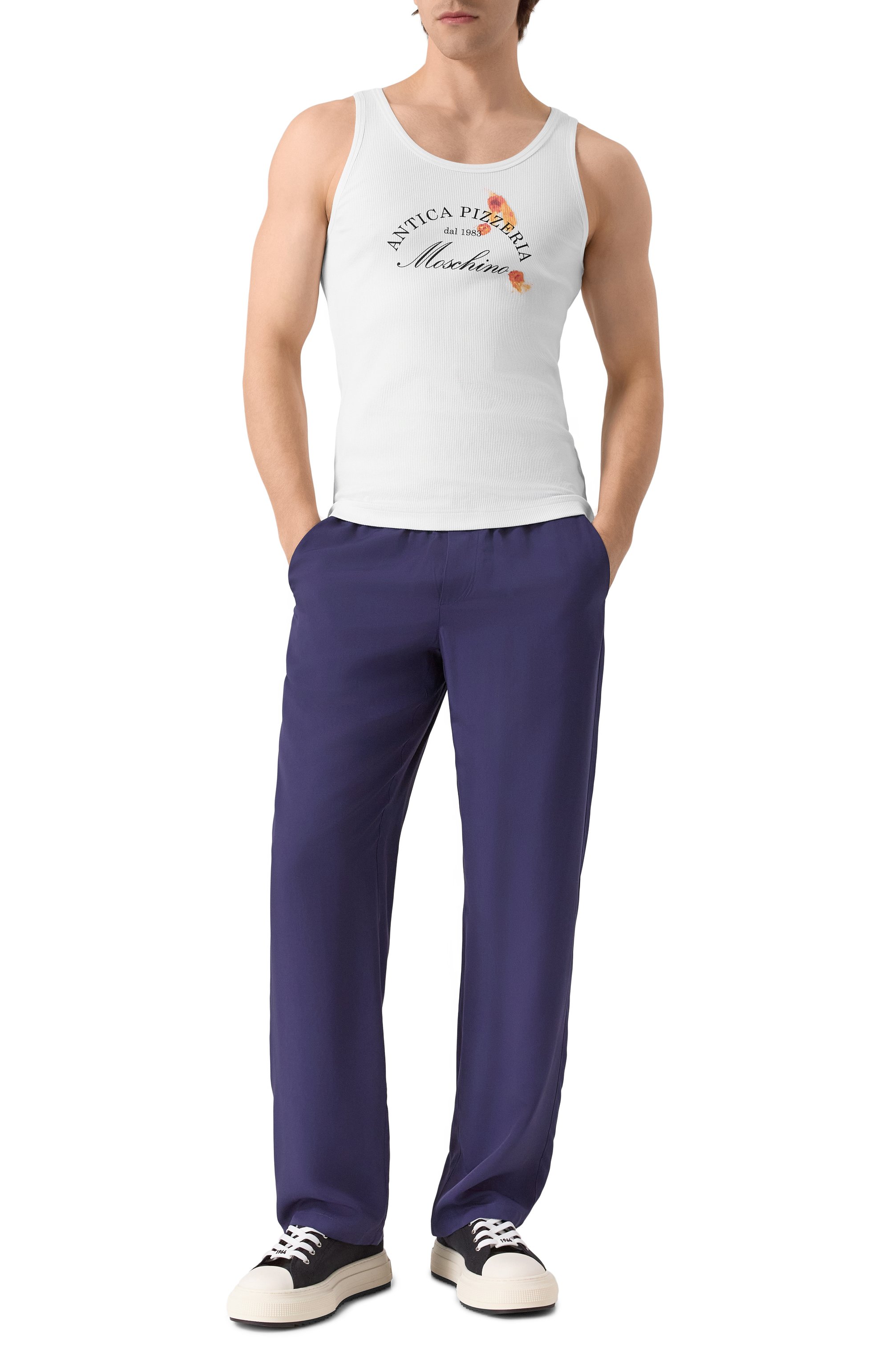 Майка из вискозы MOSCHINO белого цвета по цене 23700 руб., арт. A8907/0245, фото 2 Майка из вискозы MOSCHINO, арт. A8907/0245, фото 2