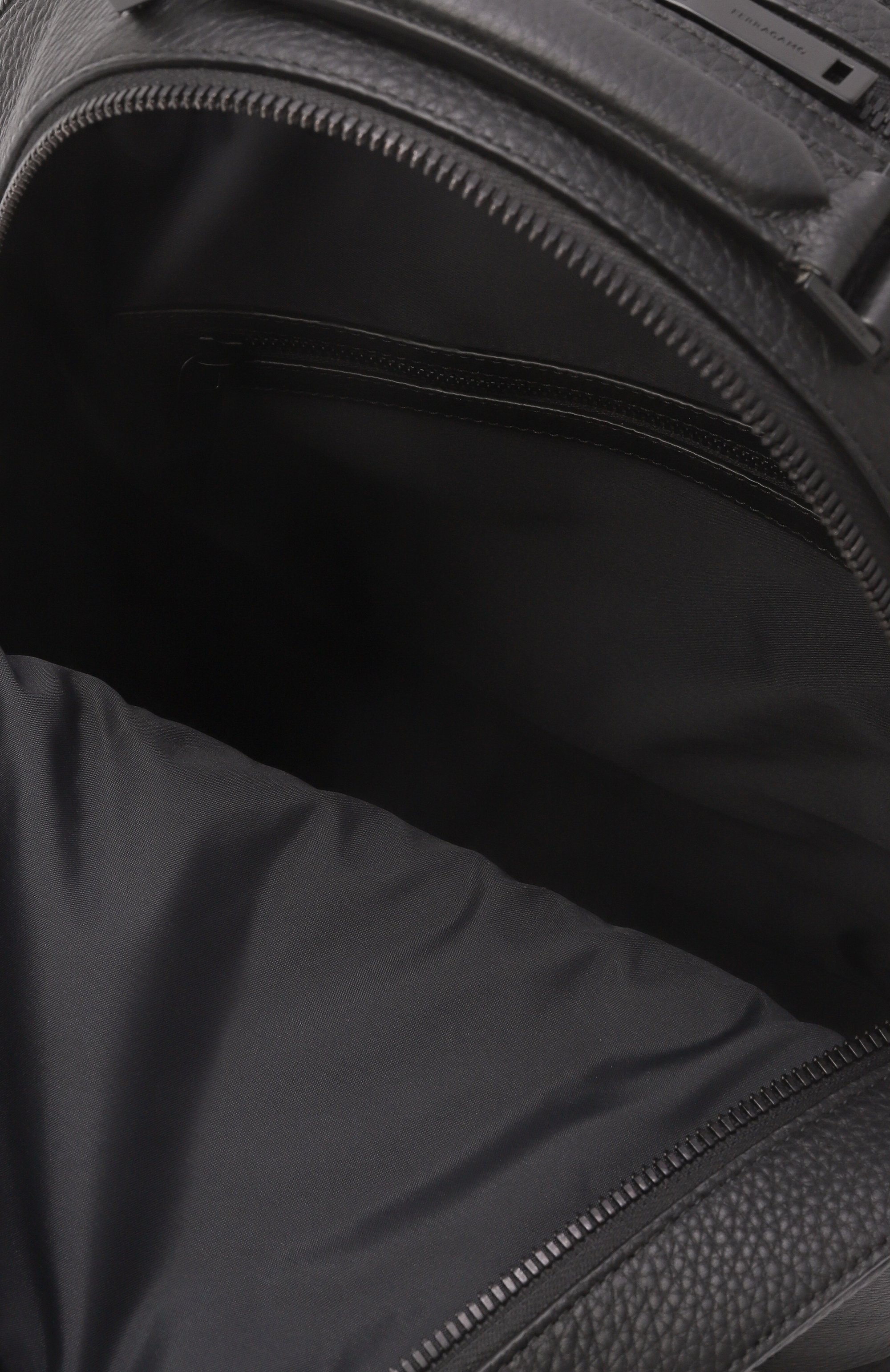Рюкзак FERRAGAMO черного цвета по цене 261500 руб., арт. 240823/684994, фото 5 Рюкзак FERRAGAMO, арт. 240823/684994, фото 5