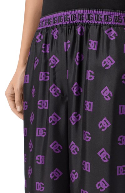 Шелковые брюки DOLCE & GABBANA черного цвета по цене 178000 руб., арт. FTAMPT/HI1Z7, фото 5 Шелковые брюки DOLCE & GABBANA, арт. FTAMPT/HI1Z7, фото 5