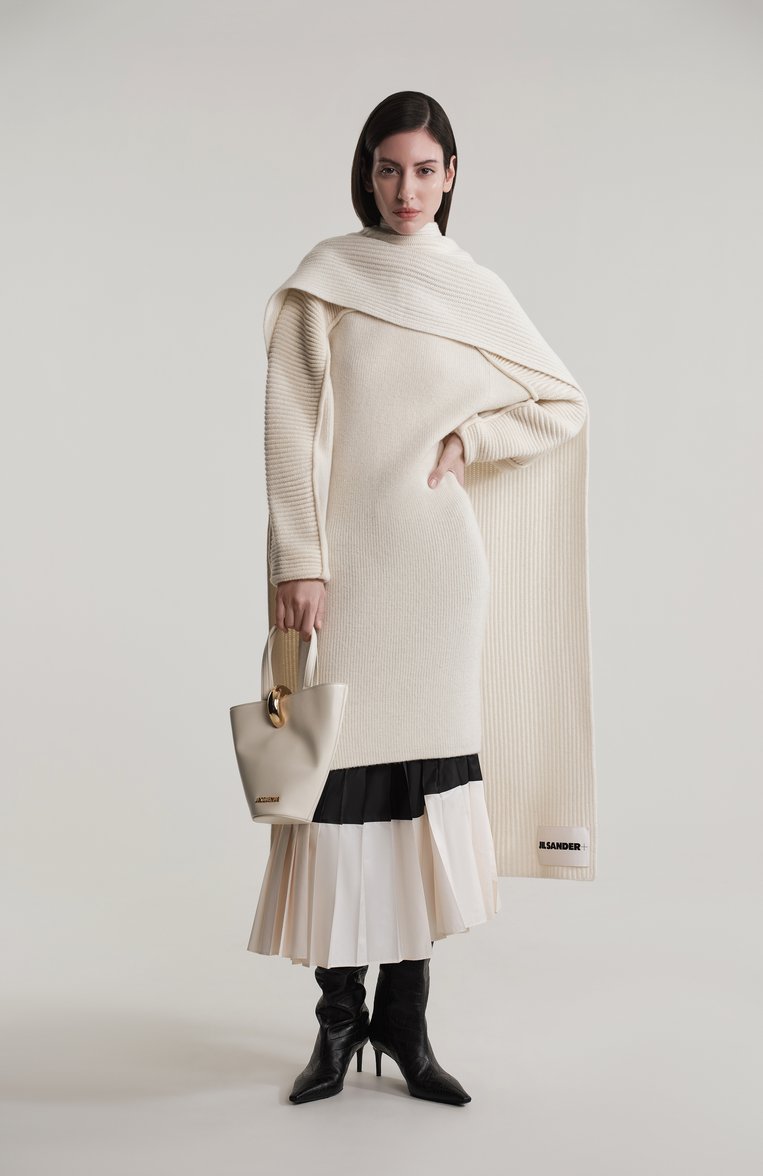 Женска�я сумка le bambola JACQUEMUS кремового цвета, арт. 24H243BA389 | Фото 8 (Ремень/цепочка: На ремешке; Материал: Натуральная кожа; Размер: small)