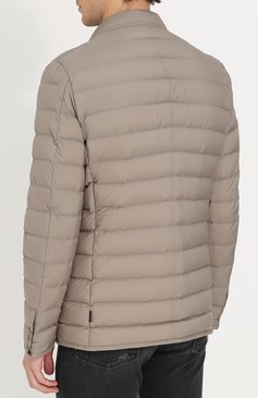 Мужская пуховая куртка MONCLER светло-серого цвета, арт. C1-091-30914-94-53333 | Фото 4 (Материал подклада: Синтетический материал; Материал внешний: Синтетический материал, Пух и перо; Длина (верхняя одежда): Короткие; Мужское Кросс-КТ: Верхняя одежда, Куртка-пуховая; Рукава: Длинные; Кросс-КТ: Куртка; Материал сплава: Проставлено; Драгоценные камни: Проставлено; Стили: Кэжуэл)