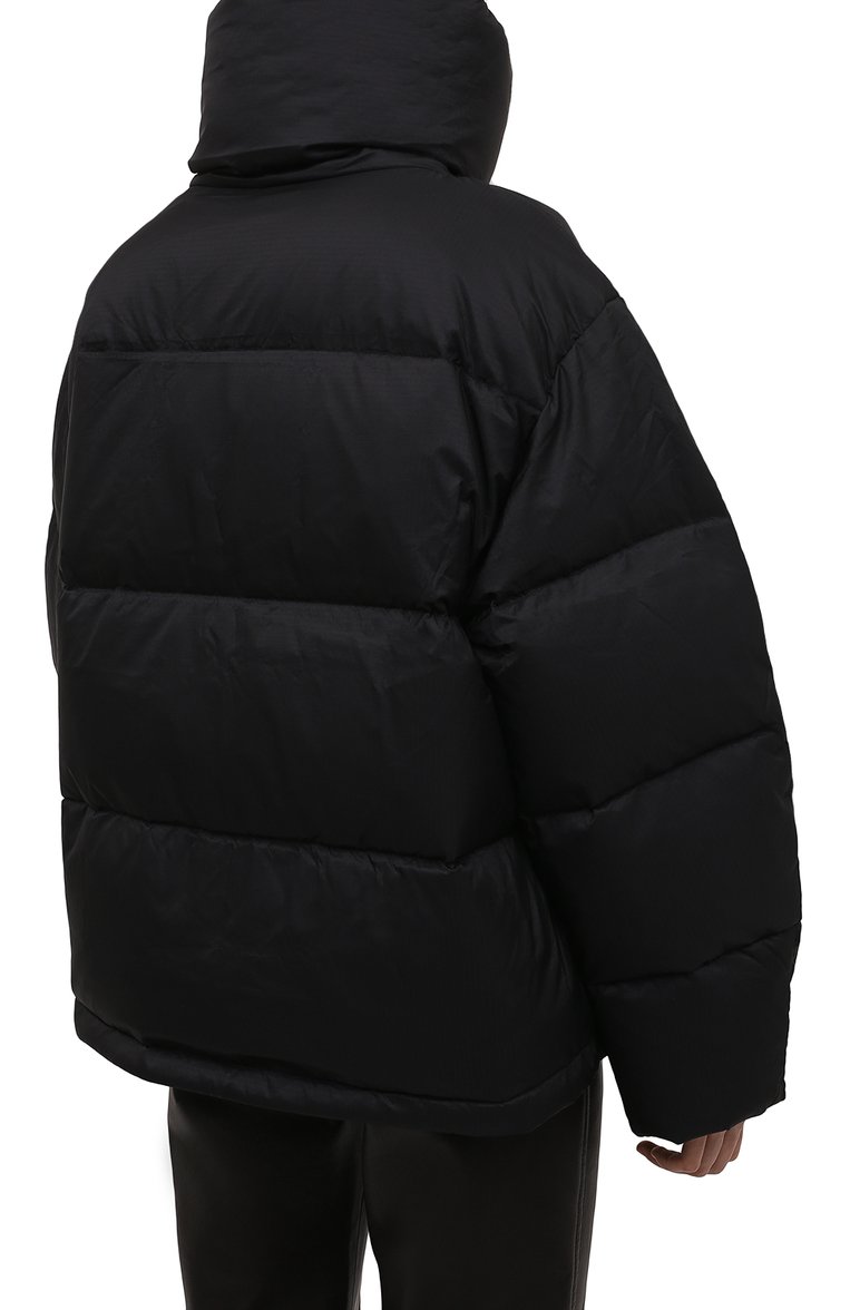 Женский пуховик ACNE STUDIOS черного цвета, арт. A90366 | Фото 4 (Длина (верхняя одежда): Короткие; Материал подклада: Синтетический материал; Материал внешний: Синтетический материал; Рукава: Длинные; Материал утеплителя: Пух и перо; Кросс-КТ: Пуховик; Стили: Спорт-шик)
