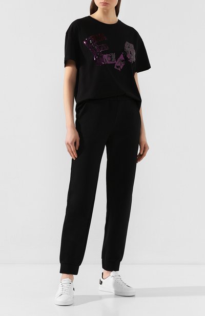 Хлопковая футболка EMPORIO ARMANI черного цвета по цене 23050 руб., арт. 3H2T7K/2J53Z, фото 2 Хлопковая футболка EMPORIO ARMANI, арт. 3H2T7K/2J53Z, фото 2