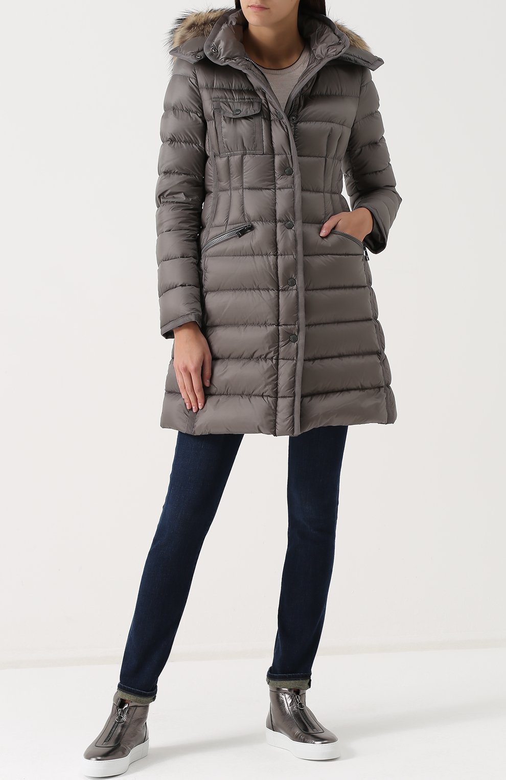 Приталенный стеганый пуховик с меховой отделкой капюшона MONCLER, арт. C2-093-49900-15-53048, фото 2