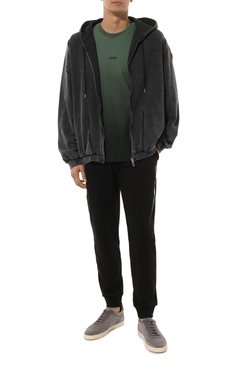 Мужские хлопковые джоггеры EMPORIO ARMANI черного цвета, арт. 111690/4R566 | Фото 2 (Длина (брюки, джинсы): Стандартные; Драгоценные камни: Проставлено; Материал внешний: Хлопок; Материал сплава: Проставлено; Силуэт М (брюки): Джоггеры; Стили: Кэжуэл)