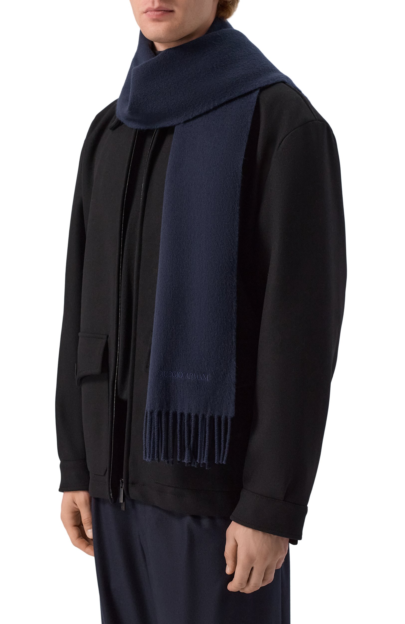 Шерстяной шарф GIORGIO ARMANI темно-синего цвета по цене 78200 руб., арт. GM004123/AF28883, фото 2 Шерстяной шарф GIORGIO ARMANI, арт. GM004123/AF28883, фото 2