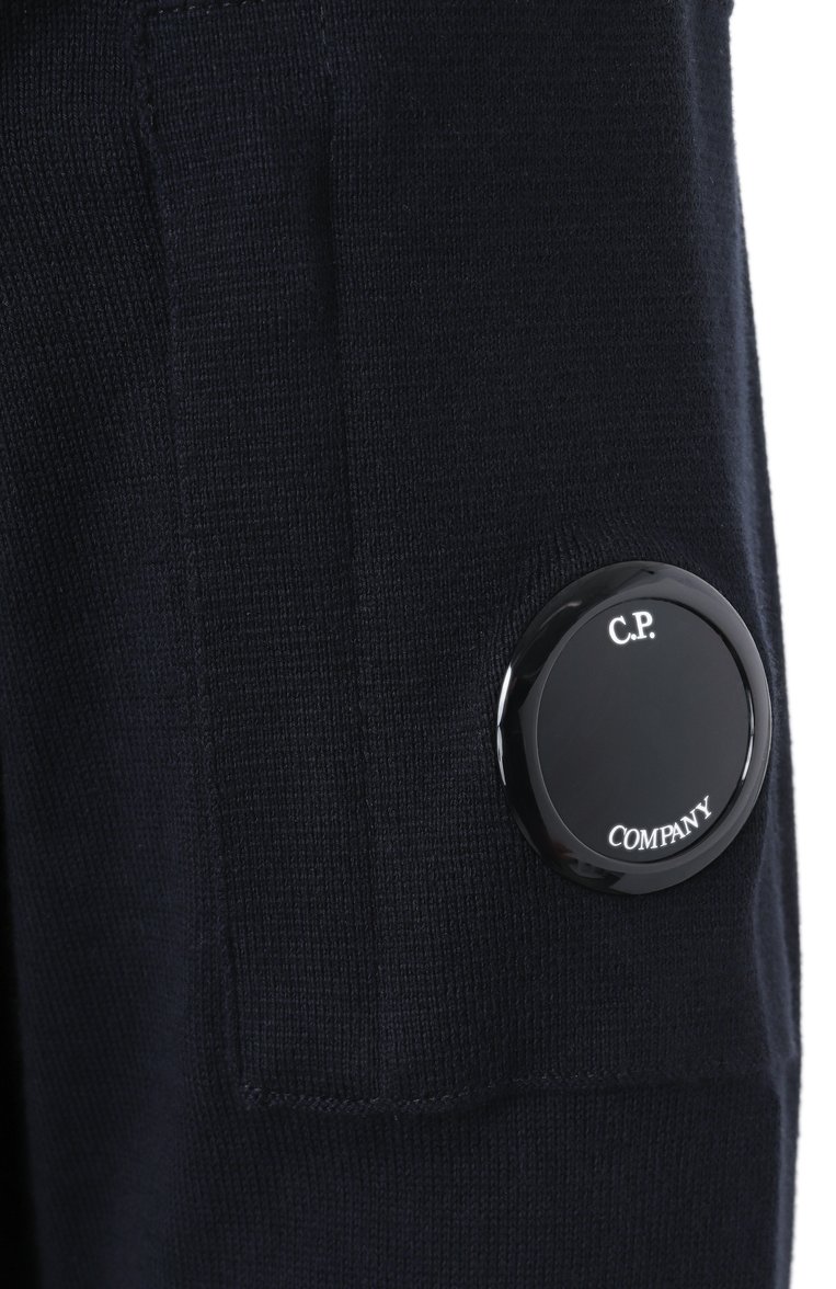 Мужской хлопковый джемпер C.P. COMPANY темно-синего цвета, арт. 18CMKN026A004037A | Фото 6 (Длина (для топов): Стандартные; Материал сплава: Проставлено; Драгоценные камни: Проставлено; Рукава: Длинные; Принт: Без принта; Стили: Кэжуэл; Мужское Кросс-КТ: Джемперы; Вырез: Круглый; Материал внешний: Хлопок)
