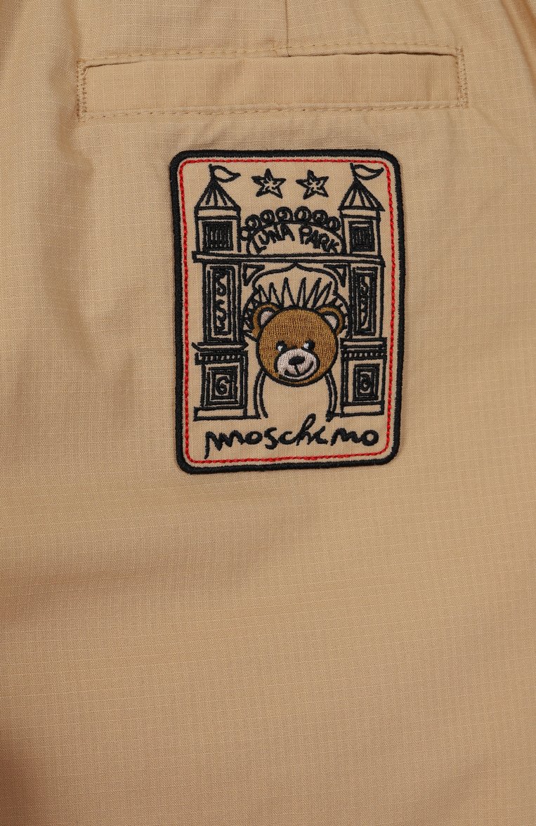 Детские брюки MOSCHINO бежевого цвета, арт. HUP08A/LYA01/4-8 | Фото 3 (Материал внешний: Синтетический материал, Хлопок; Нос: Не проставлено; Случай: Повседневный; Ростовка одежда: 4 года | 104 см, 5 лет | 110 см, 6 лет | 116 см, 8 лет | 128 см)